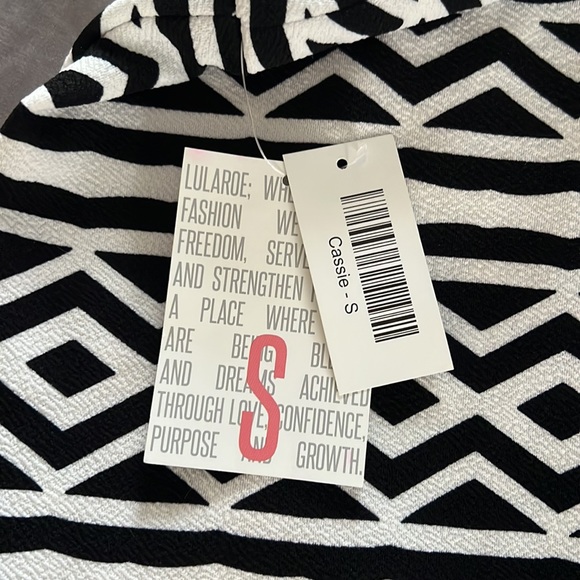 LulaRoe Cassie skirt NWT - Picture 2 of 4
